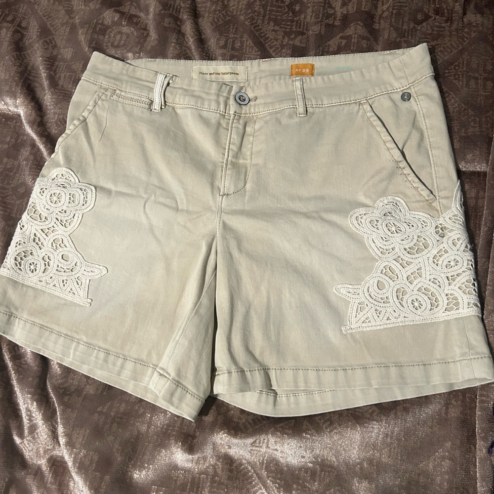 Pilcro Women's Beige Lace-Accent Shorts Size 29